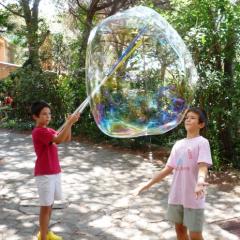 Как делать огромные мыльные пузыри