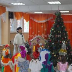 Сценарий за новогодишно дърво в начално училище „Новогодишни трикове на злите духове“